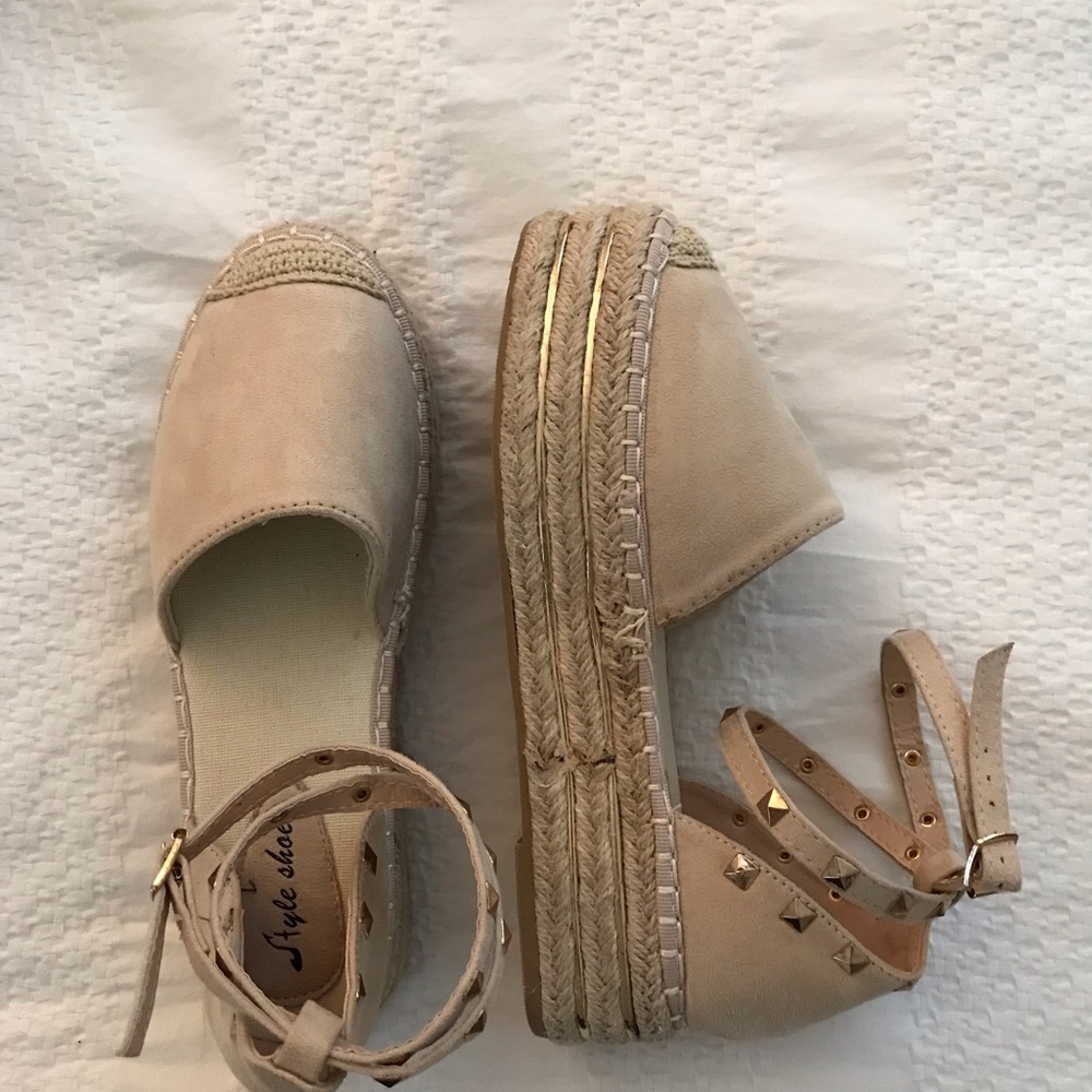 Platform studded espadrille nwot